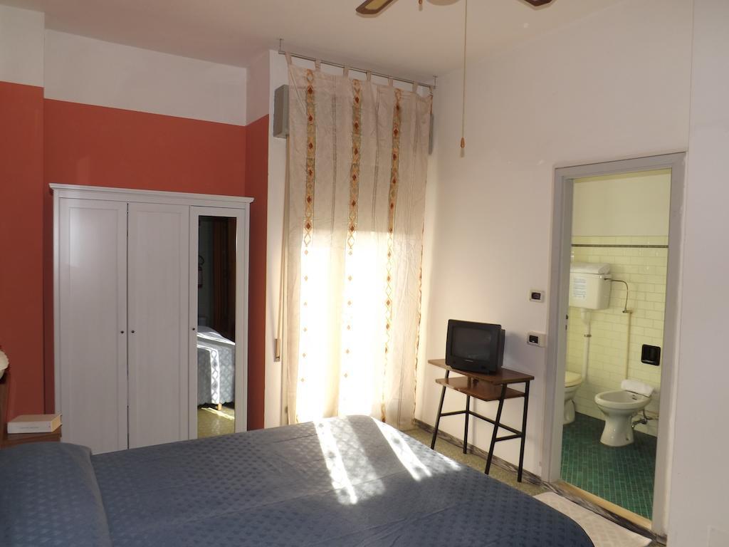 Hotel Danubio San Mauro Mare Habitación foto